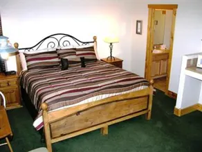 Eagle Fire Lodge & Cabins - Image 2