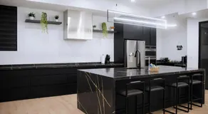 Downtown Luxe Stay - High River - Image 4