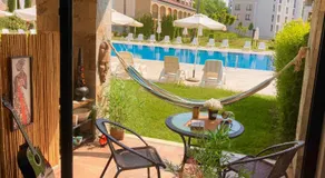 Private art STUDIO - ground floоr with terrace and green patio just infront ot the pool - just infront of Kavatsi beach - Image 5