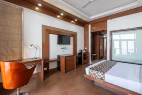 Lawrence Solitaire Resort, Mall road, Mussoorie - Image 2