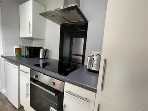 Cosy & Comfortable Apt w/Parking - Image 4