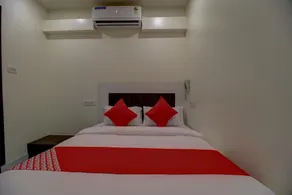 OYO 60742 Hotel White Star - Image 4