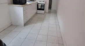 Little Yellow Guesthouse - Image 3