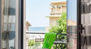 Beach House Holiday Apartments - Image 2