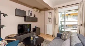 Elenas Modern Apartment with Free Parking - Image 2