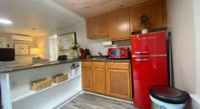 Cheerful Studio Close to Everything 12 - Image 3