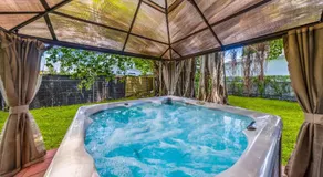 Miami Tree House Renovated Beach Jacuzzi - Image 2