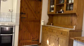 2 Bed Barn - Sleeps 4 - Pets - Parking - Wifi - Image 3