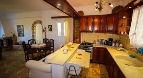 Charming Country House Just Steps from Everything - Image 4