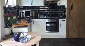 Swansea Log Cabin - Image 3