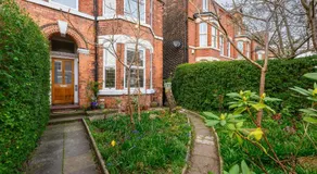 Luxury 5 Bed 10 Min to Airport Sleeps 14 - Image 4