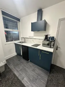 Room 5 NG3 2AZ - Image 3