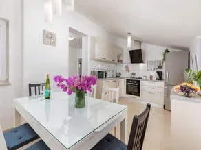 Villa in Pula near Roman Amphitheater - Image 3