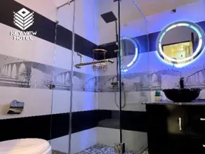 Luxury One Bed Apartment - Image 4
