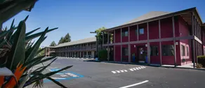 Alura Inn - Image 4
