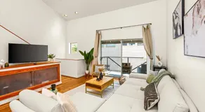 Luxe 3 Story Townhome with Downtown View Near NRG Stadium Centrally Located Walkable To Popular Restaurants - Image 2