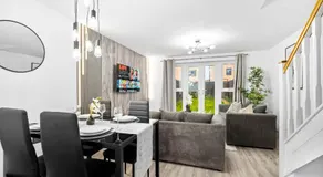 Charming 2-Bedroom Home - Garden & Driveway Parking 20SL - Image 3