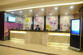 Lavande Hotels Guangzhou Fangcun Huadiwan Metro Station - Image 3
