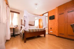 Upper Hill Blueberry Hotel - Image 2