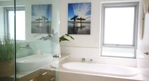 Waves 8 - Beachfront with pool - Image 5