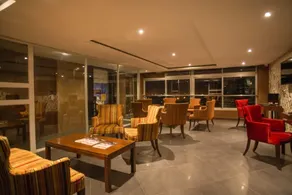 Diamond Plaza Apartments - Image 4