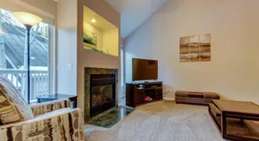 Modern Townhouse with Jetted Tub & Private Deck - Close to Four Ski Areas - Image 3