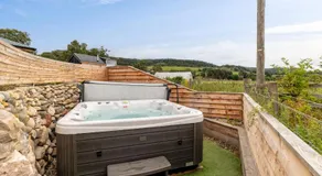 Aileen - Unique tiny house with wood fired roll top bath in heart of the Cairngorms - Image 2
