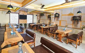 Mayur Hotel Bar And Restaurant - Image 4