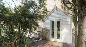 Shades Farm Summerhouse - Image 4