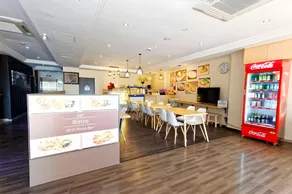 The Noble Hotel - Image 3