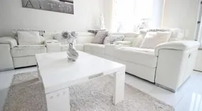 White Luxury Penthouse in City Centre - Image 3