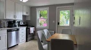 Comfortable 4 Bed Home close to Gillette - Image 4