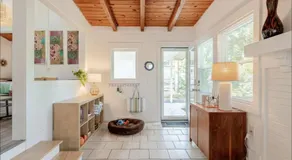 Charming 1960s Cottage, 5 Min Walk to Beach and Shops - Image 3