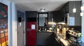 High-end 1BR, 2nd floor, near T, free parking - Image 5