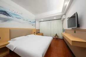 Yimei Business Apartment (Shenzhen Longgang Pingdi Baishitang Metro Station Branch) - Image 2