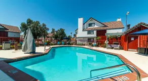 Metro Phoenix Extended Stay - Queen Studio - Image 4