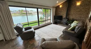 Private Lakefront Retreat in West Lakes - Image 2