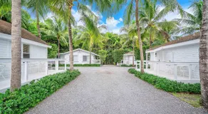 Grove Bay Bungalow - 2/2 Gated Cottage-Walk to Bay - Image 4