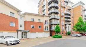 Modern Comfort 2-Bed, 2-Bath with Lift Access - Image 4