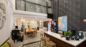 Downtown Hostel & Rooftop Bar - Image 2