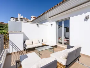 Sunny Terrace Apartment - Image 4