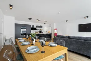Spacious Antwerp Stay for 8 w/ Free Parking - Image 4