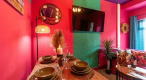 Hull 3 Bedrooms Garden Central House Sleeps 6 Hosanna MERCI Showy Cozy - Close to Princess Ave - Image 2