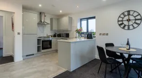 Modern and Stylish Two Bedroom Flat - Image 3
