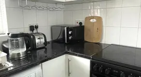Beautiful Peaceful Studio Flat - Image 2