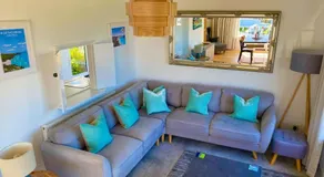 Spacious home with panoramic sea view, free parking EV & large garden - Image 3