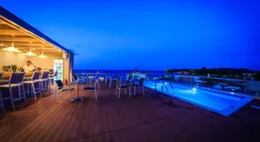 Planos Beach Hotel - Image 4