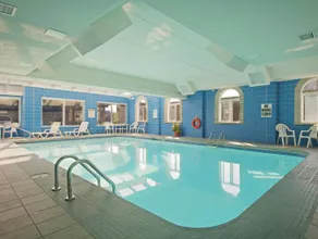 Super 8 by Wyndham Niagara Falls by the Falls - Image 5