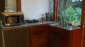Comfortable Escazú Stay Full Kitchen, 2 Beds - Image 4