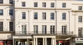 Modern High End 1 Bed in Central Leamington Spa - Pass the Keys - Image 4